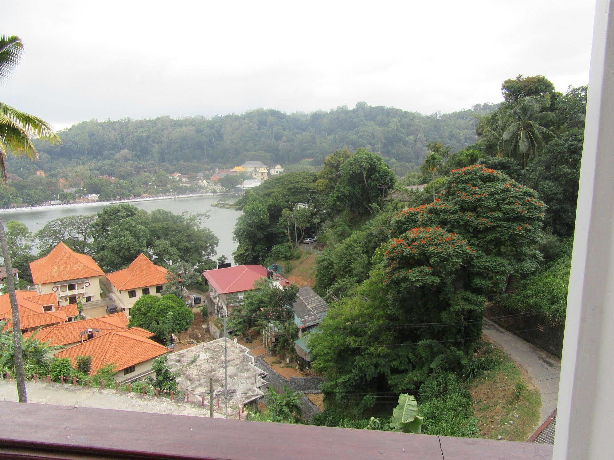 Ceyloni Lake Residency Kandy Extérieur photo